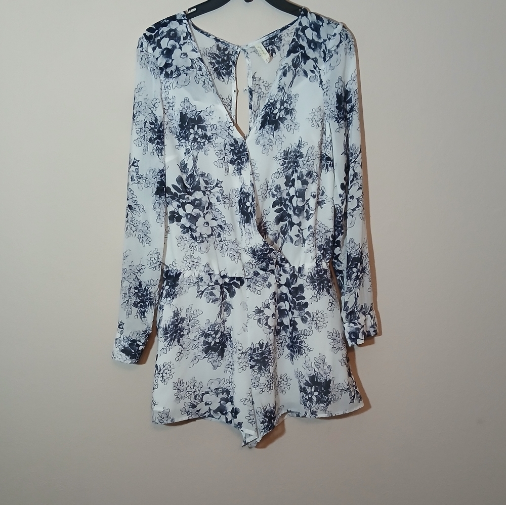 Free People Romper Womens XS Ivory Black Floral Keyhole Back Shorts Long Sleeves